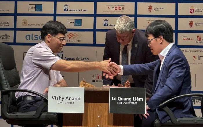 GM Le Quang Liem beats chess legend Anand, winning Leon Masters title